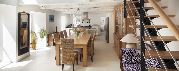 donnez une nouvelle vie &agrave; votre espace avec nos services de r&eacute;novation int&eacute;rieure : conseils personnalis&eacute;s, mat&eacute;riaux de qualit&eacute; et accompagnement sur-mesure pour transformer votre habitat selon vos envies.