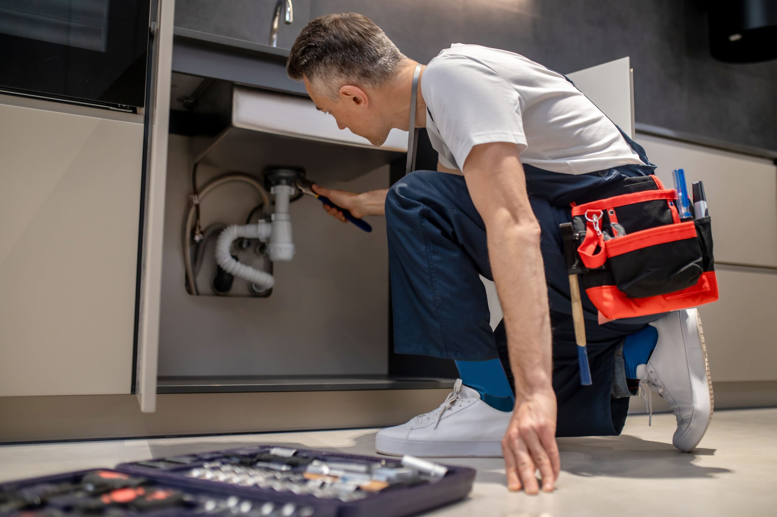 service de dépannage rapide et efficace en banlieue pour tous types de pannes automobiles, à domicile ou sur la route. intervention 24h/24, 7j/7, avec des techniciens qualifiés à votre écoute.