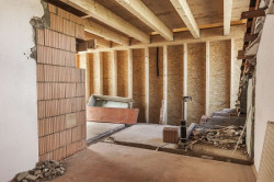 d&eacute;couvrez la r&eacute;novation artisanale : des travaux sur mesure r&eacute;alis&eacute;s avec savoir-faire, mat&eacute;riaux de qualit&eacute; et attention aux d&eacute;tails pour sublimer votre int&eacute;rieur.
