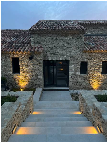 d&eacute;couvrez l'art de la r&eacute;novation luxe : des int&eacute;rieurs &eacute;l&eacute;gants, des mat&eacute;riaux prestigieux et un savoir-faire haut de gamme pour sublimer votre r&eacute;sidence avec raffinement.
