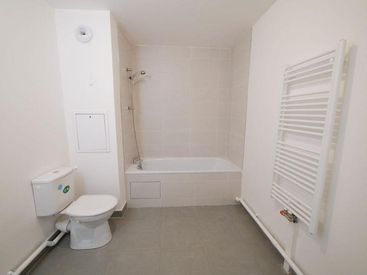 découvrez nos solutions de salle de bain à alfortville : rénovation, aménagement sur mesure et conseils pour créer un espace moderne et fonctionnel. demandez votre devis gratuit !