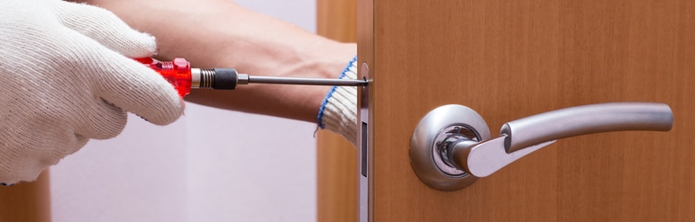 besoin d'une intervention rapide pour une porte claqu&eacute;e &agrave; alfortville ? nos serruriers experts interviennent en urgence 24h/24 pour l'ouverture de porte et la s&eacute;curisation de votre domicile.
